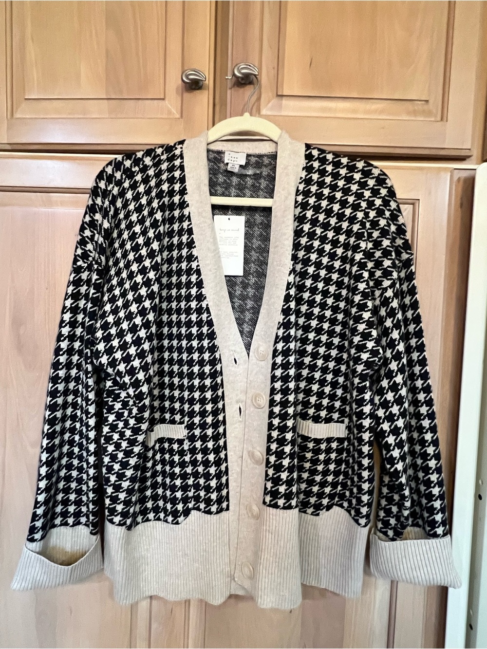 A NEW DAY Classic Houndstooth Women’s Cardigan Sweater in Black and Cream Sz.XL
